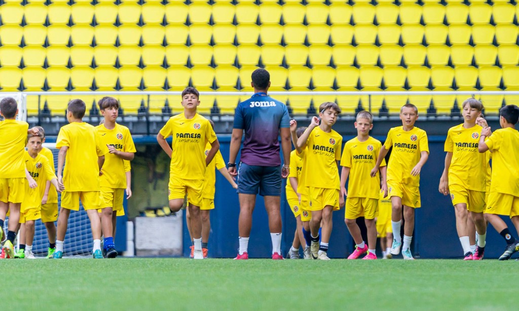 Coach leading training session