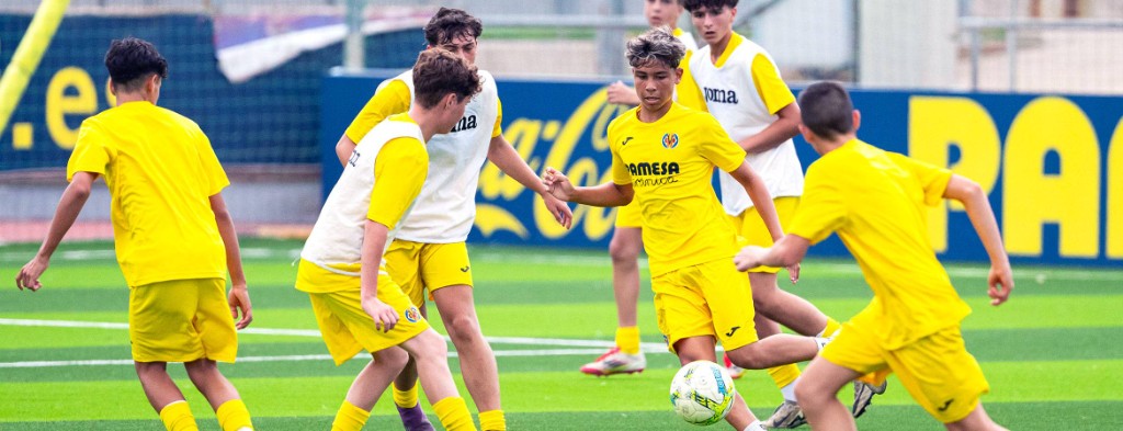 Teens training at Villarreal camp